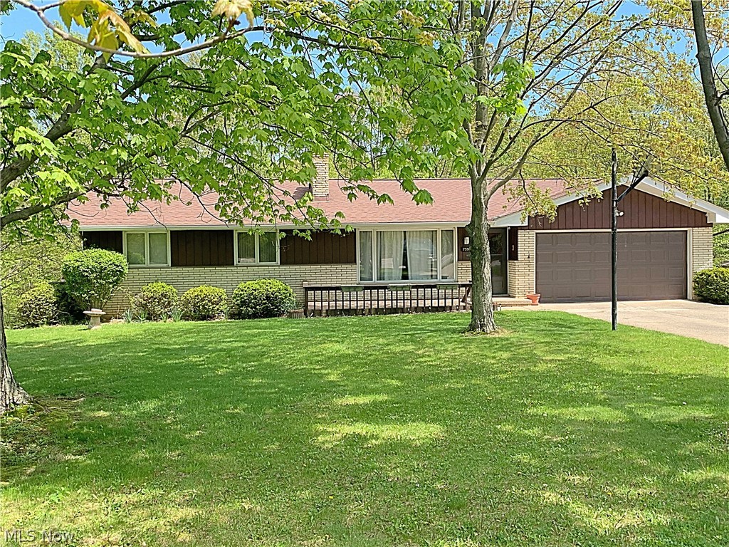 Be First or Be Sorry! Over an Acre of Land! Walkout Ranch situated on a Nature Lover Lot in Middleburg Hts! Vaulted Ceilings in The Living Room with WB Fireplace, Walkout Basement, 3 season Sunroom, Covered Patio, Wood Deck, Eat In Kitchen, Formal Dining Area, Finished Rec Room With WB Fireplace, 2 Car Attached Garage, and so much more! Come Take A Look At This Spacious Ranch! Bigger Than It Looks!