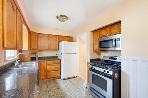 Tiny photo for 11102 Park Heights Avenue, Garfield Heights, OH 44125 (MLS # 5240403)