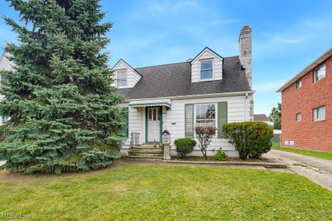 Photo of 11102 Park Heights Avenue, Garfield Heights, OH 44125 (MLS # 5240403)