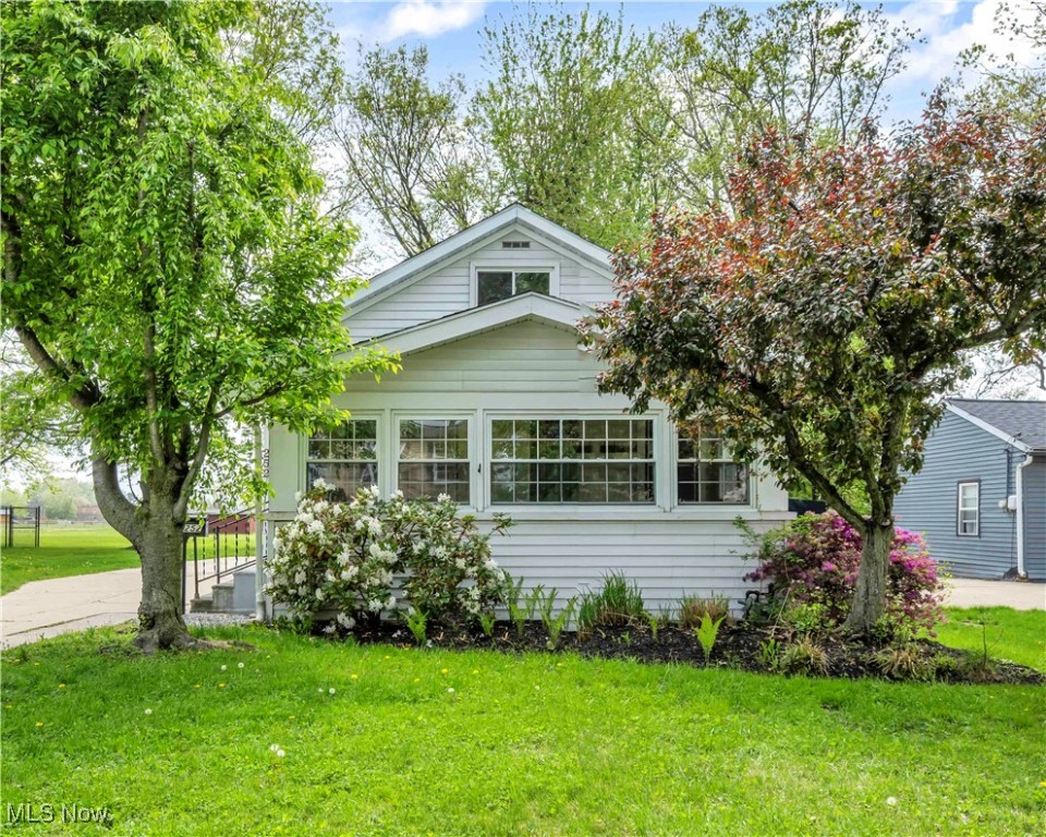 252 Parkway Drive, Eastlake, Ohio image 1