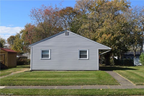Tiny photo for 2233 Maxine Avenue NE, Canton, OH 44705 (MLS # 5257154)