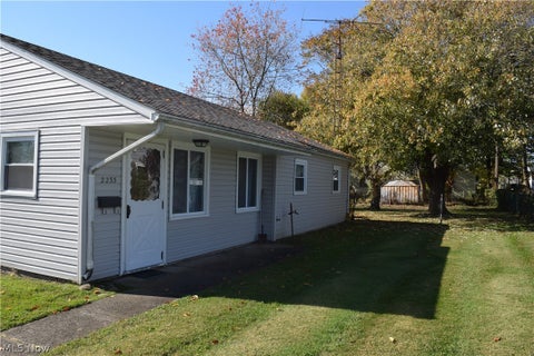 Tiny photo for 2233 Maxine Avenue NE, Canton, OH 44705 (MLS # 5257154)