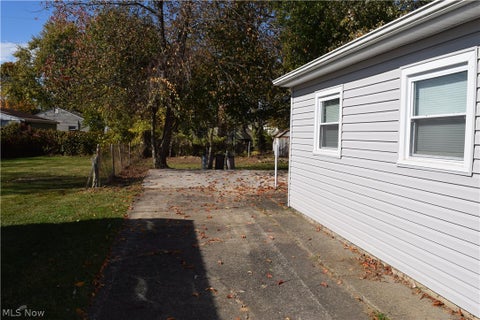 Tiny photo for 2233 Maxine Avenue NE, Canton, OH 44705 (MLS # 5257154)