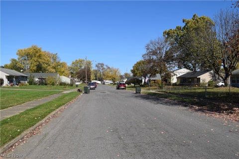 Tiny photo for 2233 Maxine Avenue NE, Canton, OH 44705 (MLS # 5257154)