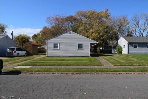 Tiny photo for 2233 Maxine Avenue NE, Canton, OH 44705 (MLS # 5257154)