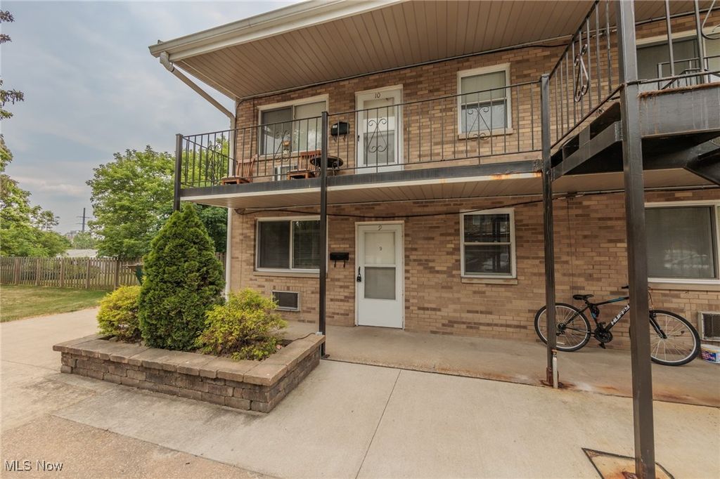 Photo of 236 S Huntington Street #8, Medina, OH 44256 (MLS # 5182399)