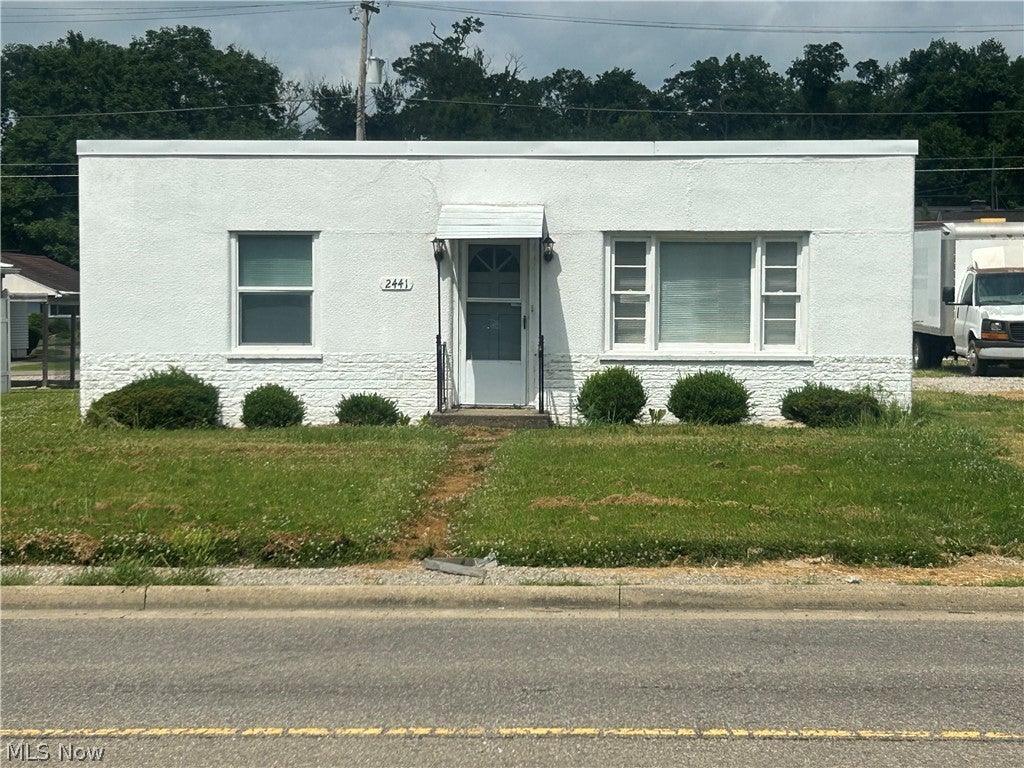 Photo of 2441 Bell Street, Zanesville, OH 43701 (MLS # 5218963)