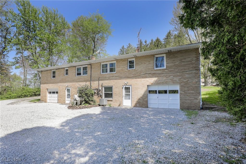 Photo of 3300 Twin Hills Street NW, Uniontown, OH 44685 (MLS # 5171903)