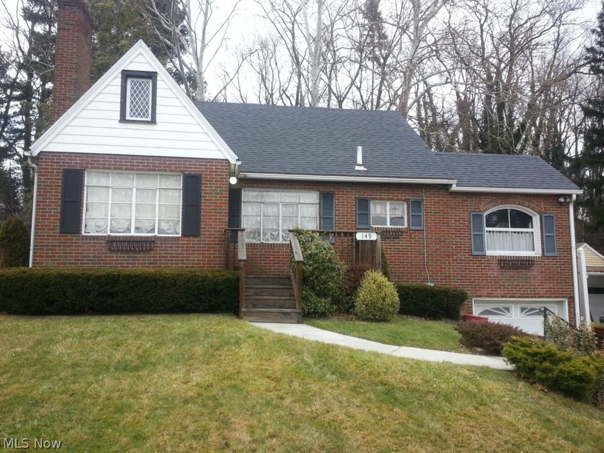 Great home conveniently located to everything! North Canton City Schools. $800 per month plus $800 security deposit. This home is ready to move right in!