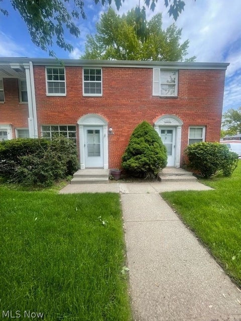 Condo For Sale - 22651 Fox Ave #I<br/> Euclid, OH 44123