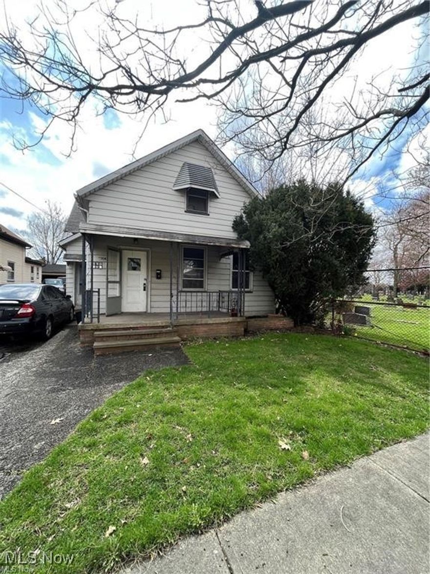 **Exciting Investment Opportunity**  
Consider this promising 3-bedroom, 2-bath front/back unit duplex, currently fully vacant. This property offers a wonderful chance to start earning rental income immediately or to personalize the space according to your vision. While it has some cosmetic updates, there remains ample opportunity for further improvements.