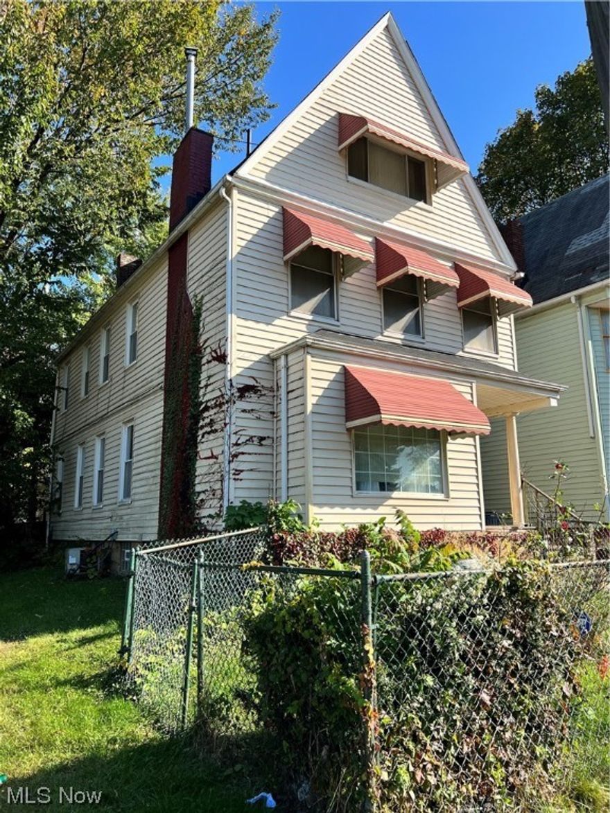 GREAT INVESTMENT OPPORTUNITY!!! Prime Investment Property Featuring A Vacant Lot, Offering Endless Potential For Development Or Expansion. The Property Boasts A Strategic Location, Ideal For Various Ventures. Take Advantage Of This Rare Opportunity To Shape Your Vision In A Thriving Area. Minutes From Downtown.