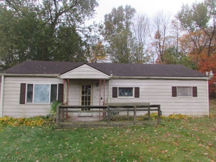 Investment Opportunity knocking at your door.  2 bedroom, 1 bath, living room with hardwood floors ranch in Austintown.  This may be the one you are looking for.  Call today