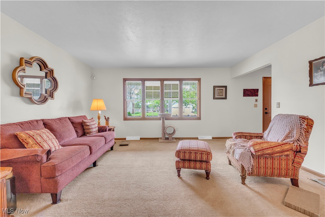 3419 Saint Andrews Drive, Parma, Ohio image 11