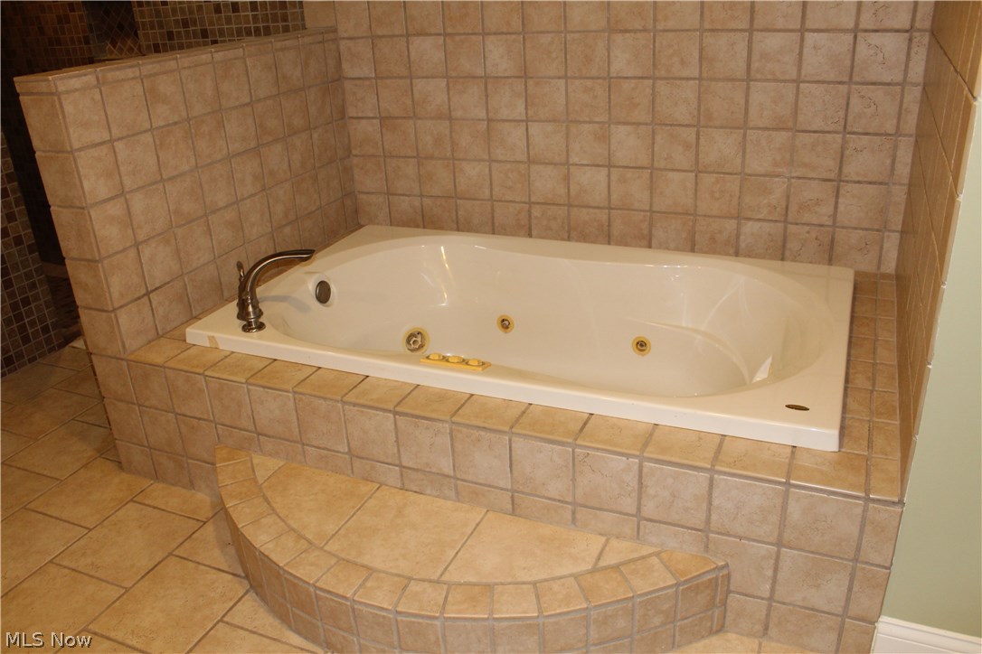 Country Club Manor - Residential