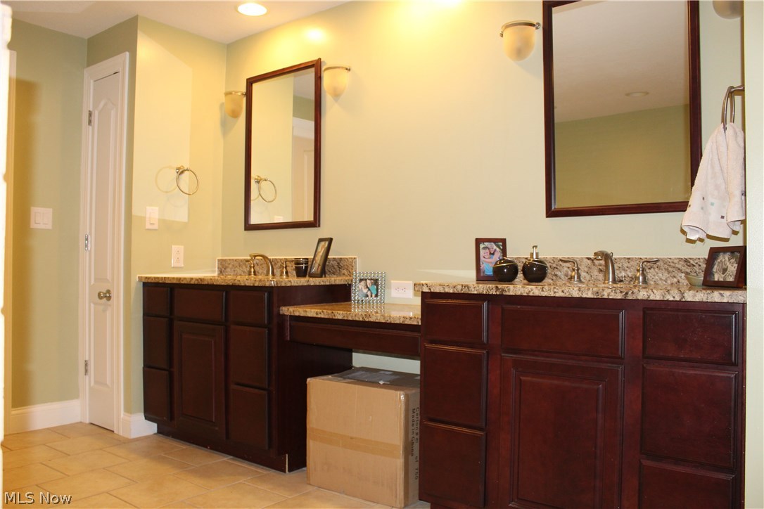 Country Club Manor - Residential