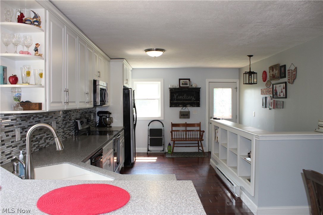 Country Club Manor - Residential