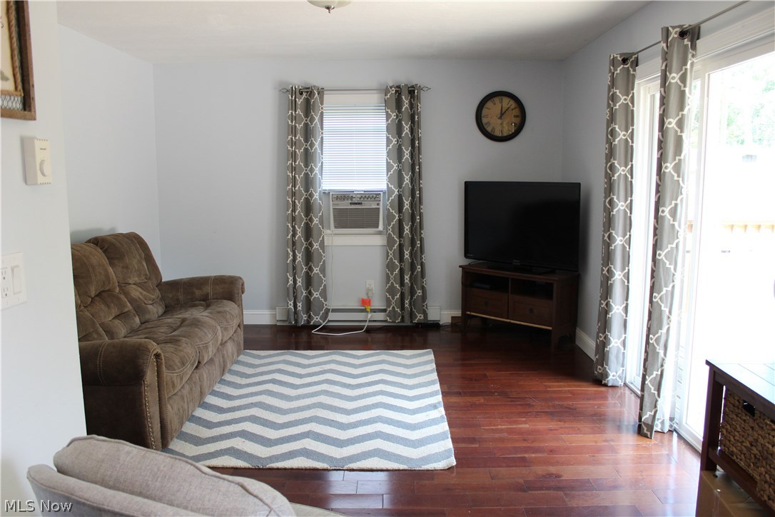 Country Club Manor - Residential