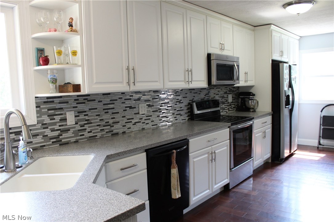 Country Club Manor - Residential