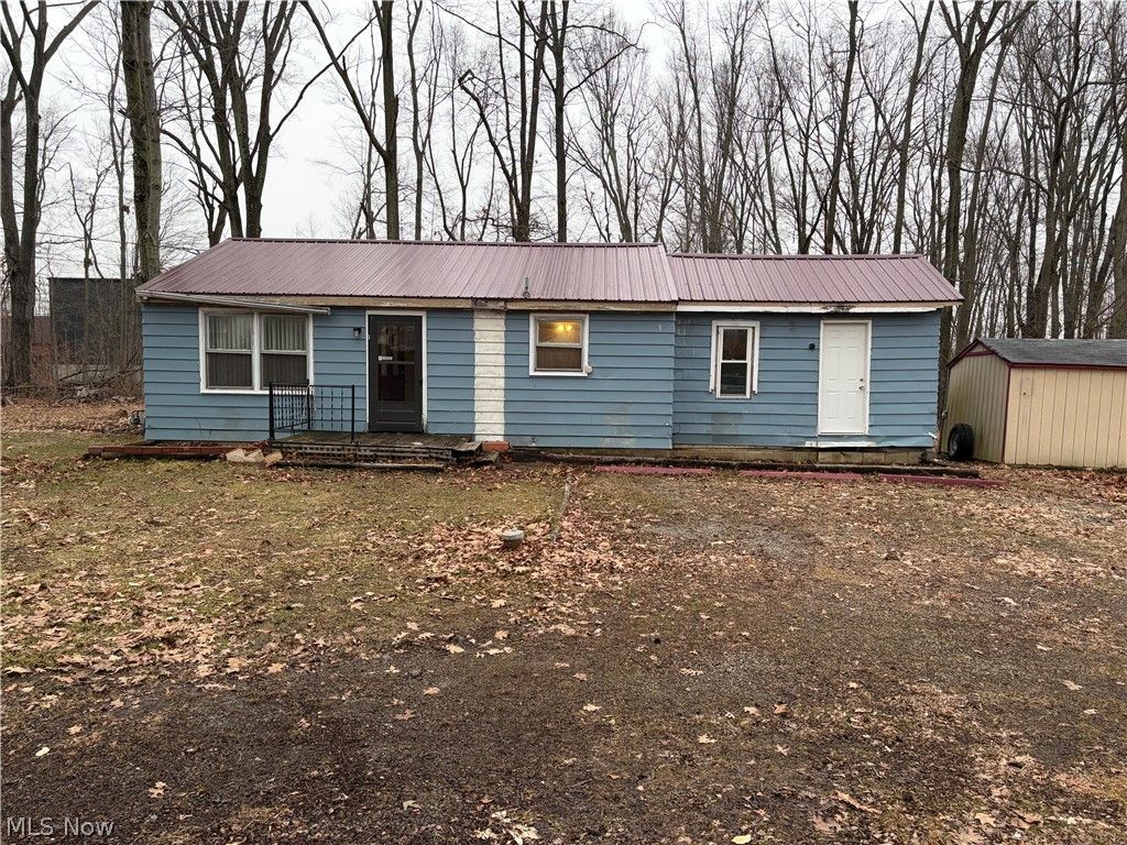 Photo of 42082 Duquesne Street W, Columbiana, OH 44408 (MLS # 5188947)