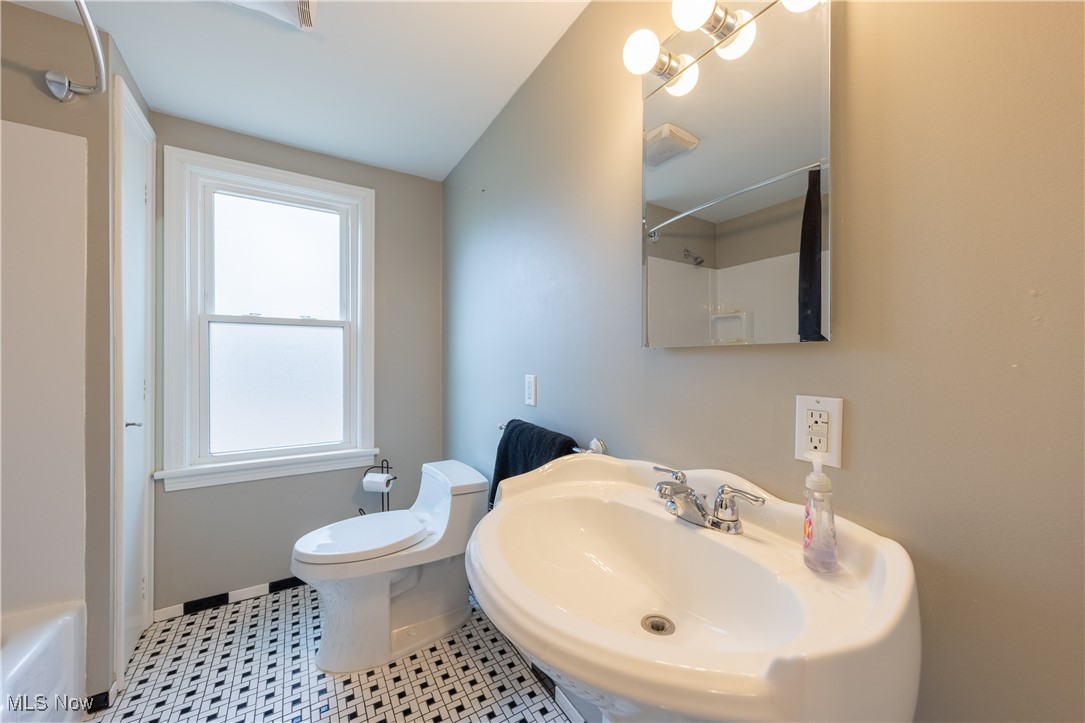 Gates Mills, Ohio 44040, United States, 4 Bedrooms Bedrooms, ,2 BathroomsBathrooms,Residential,Pending,80954