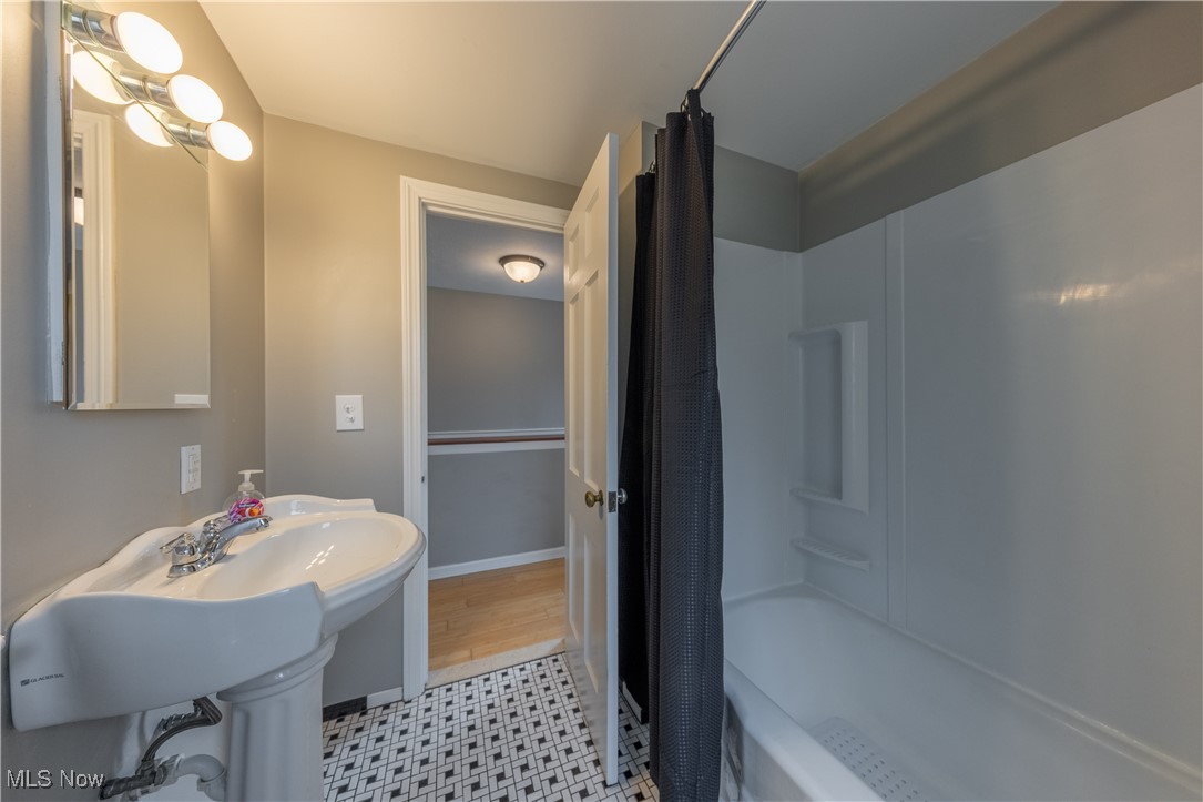 Gates Mills, Ohio 44040, United States, 4 Bedrooms Bedrooms, ,2 BathroomsBathrooms,Residential,Pending,80954