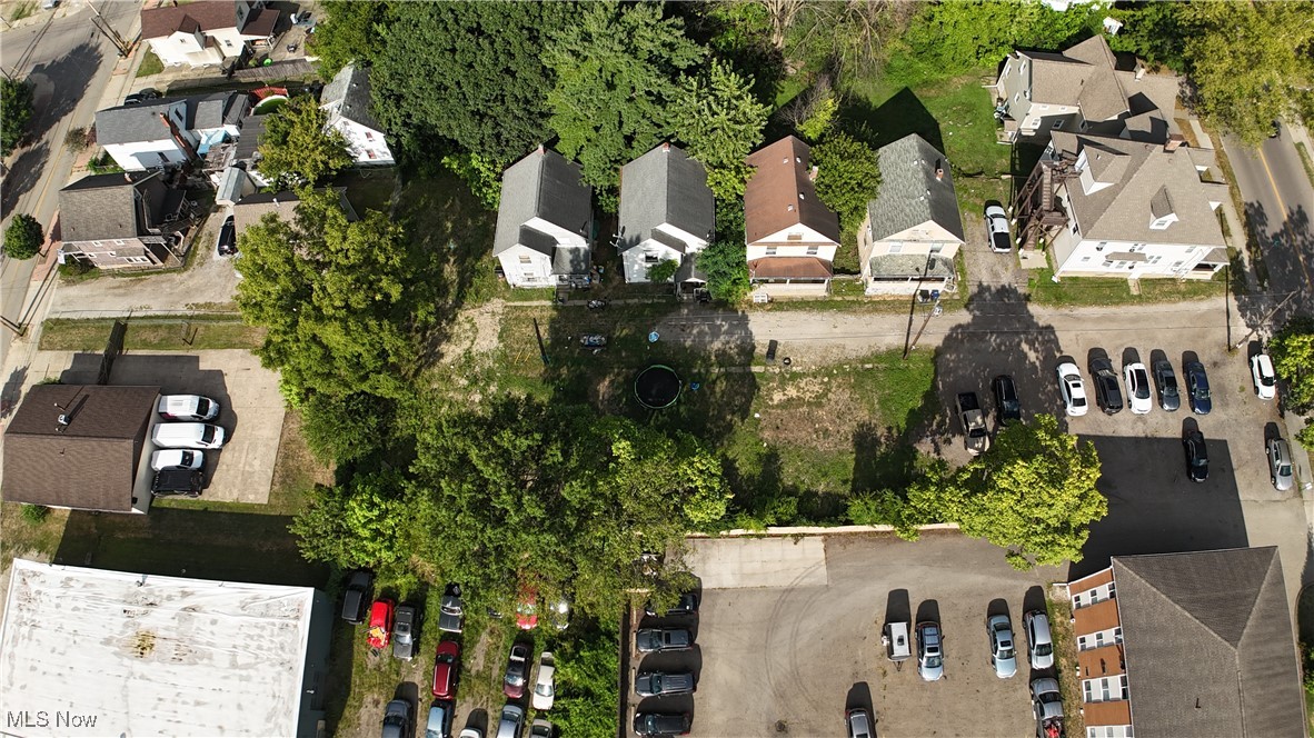THREE Fantastic lots on a dead end street in Akron! 0.0354 per lot, totallying 0.1062! Just minutes from the University of Akron, Summa Hospital and Cleveland Clinic/Akron General.