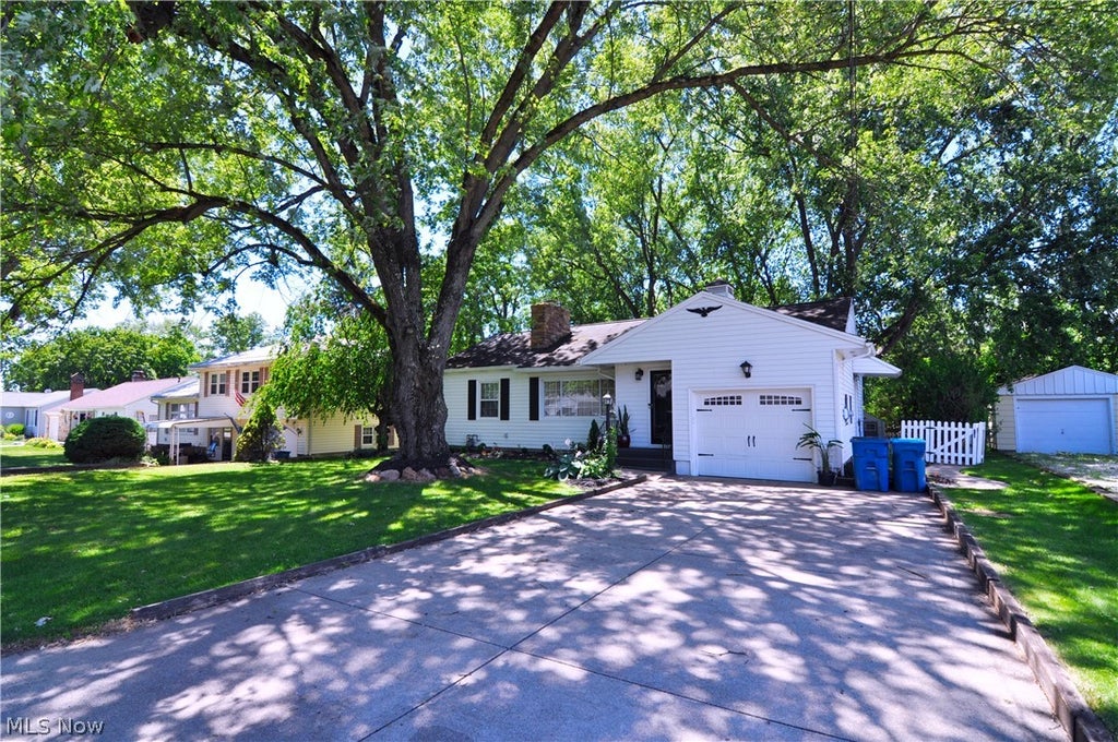 Photo of 614 Hartzell Drive, Norton, OH 44203 (MLS # 5221672)