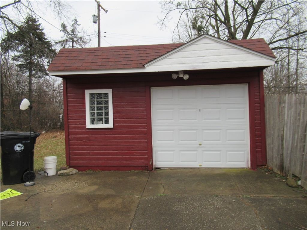 Photo of 15615 Lotus Drive, Cleveland, OH 44128 (MLS # 5178726)