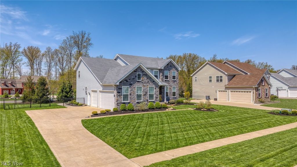 Photo of 2262 Norton Place, Avon, OH 44011 (MLS # 5199486)