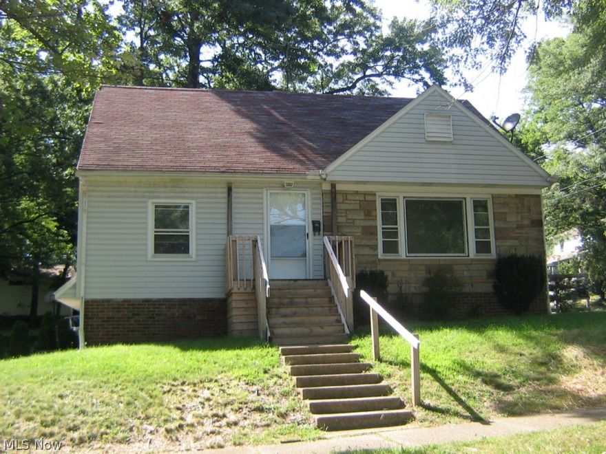 Attention investors! Welcome to this move in ready 3 bedroom cape cod style home! The over-sized living room is perfect for entertaining! There are 3 nicely sized bedrooms and hardwood floors throughout. All of this plus a 1 car attached garage. This is a great home for a great price! Call to schedule a showing today.