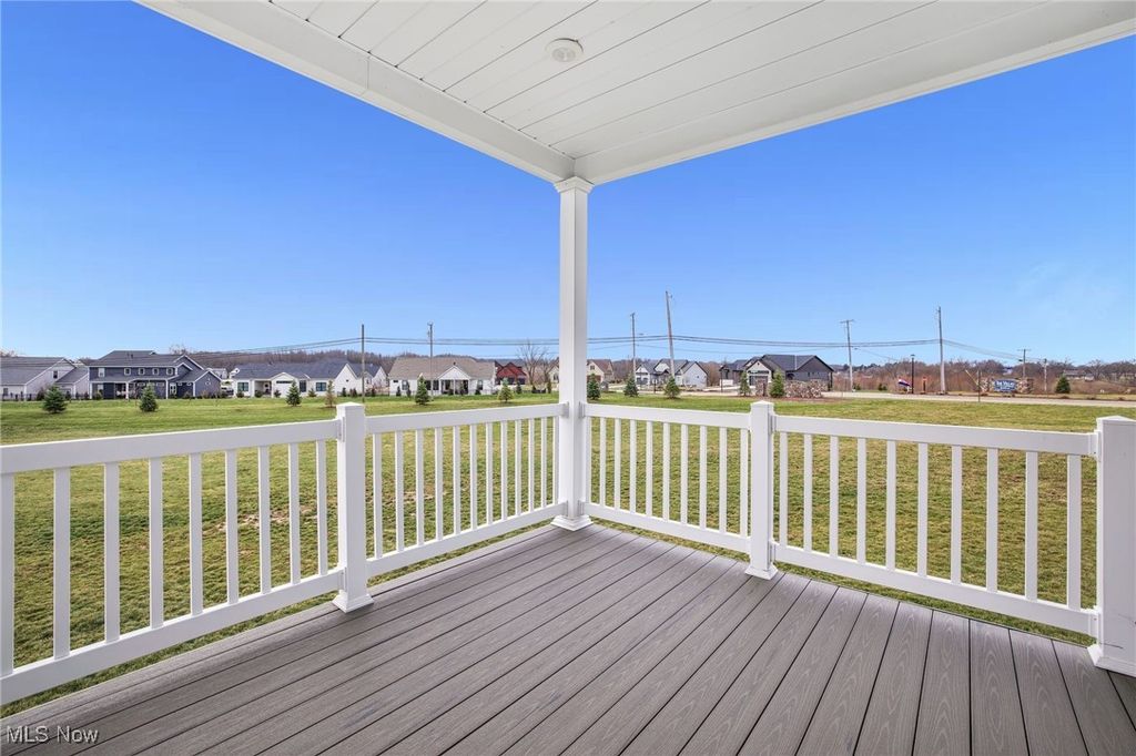 Photo of 482 Meadow Trail SW, Hartville, OH 44632 (MLS # 5182204)