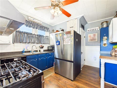 Tiny photo for 3931 10th Avenue, Parkersburg, WV 26101 (MLS # 5238989)