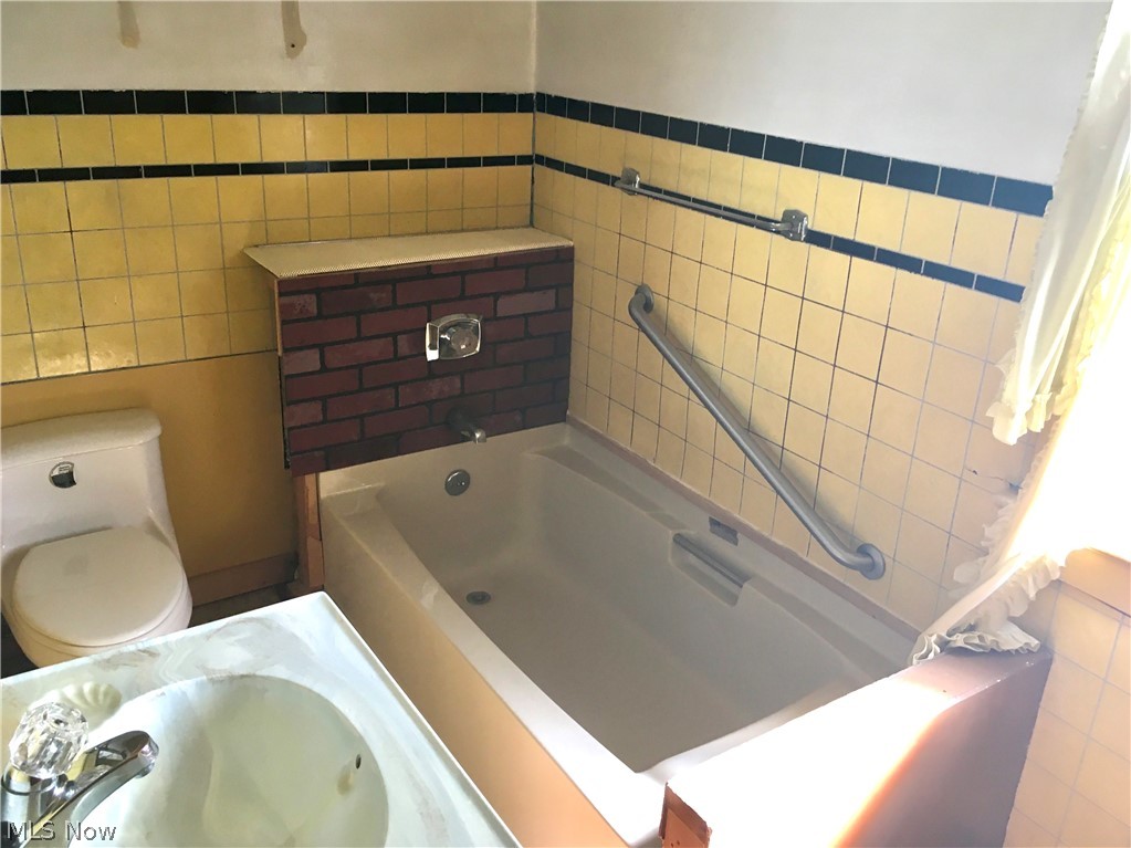 Elworthy-Helwick Companys St - Residential