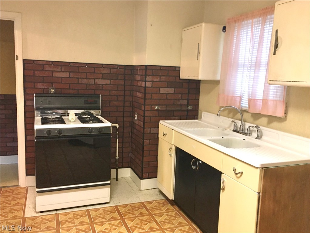 Elworthy-Helwick Companys St - Residential