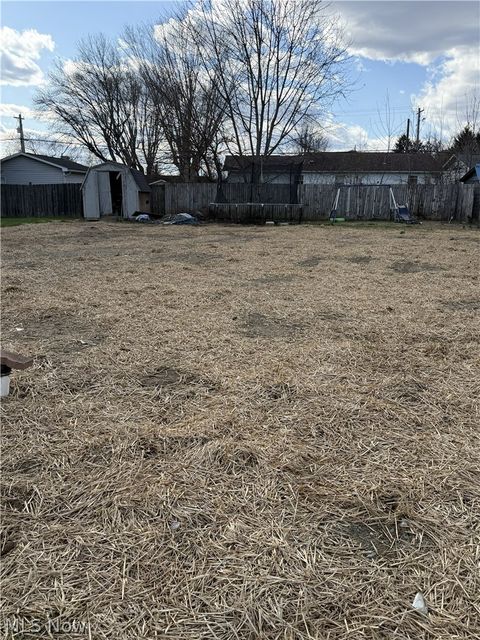 Vacant Land For Sale - 407 Beauseaux Avenue St<br/> Belpre, OH 45714
