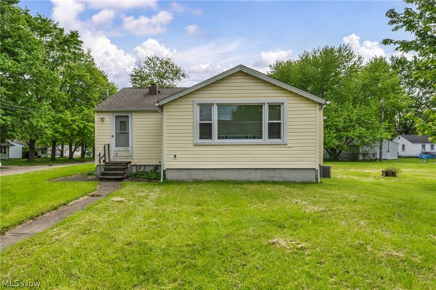 Looking for a starter home or investment opportunity?
This 2-bedroom, 1-bath home has tons of potential and room to grow! Features include a full basement, 1-car garage, plus an added workshop/man cave space. The extra lot gives you even more outdoor space to enjoy or possibly build a second home.
Perfect opportunity to build equity with your own updates and improvements! Whether you’re a first-time buyer, investor, or DIY enthusiast, this home is full of possibilities!