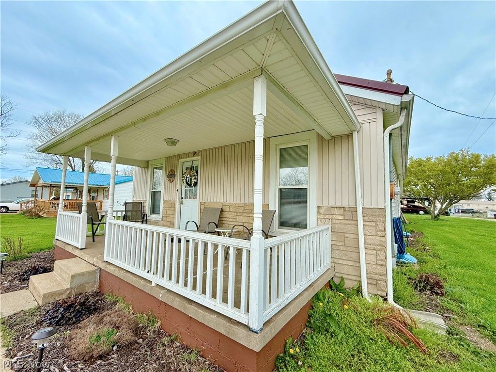 Photo of 6 7th Street, Belpre, OH 45714 (MLS # 5201448)