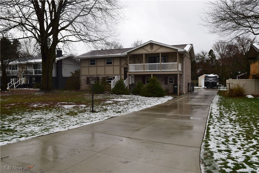 Photo of 6731 Amsel Avenue NE, Canton, OH 44721 (MLS # 5176705)