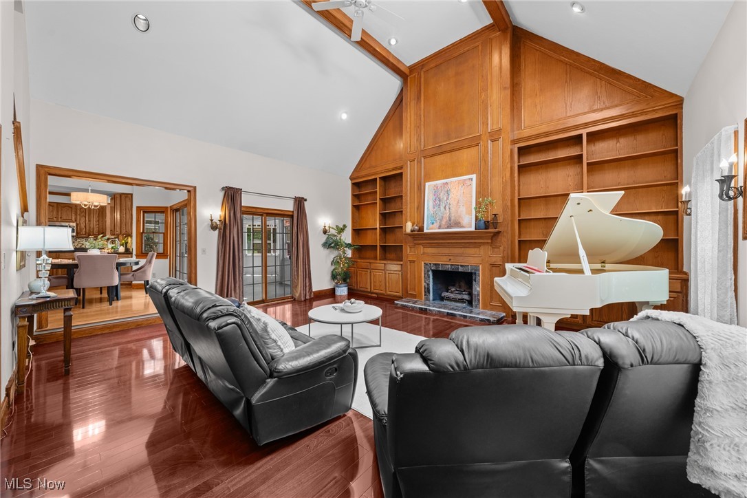 Woods/Williamsburg Ph III - Residential