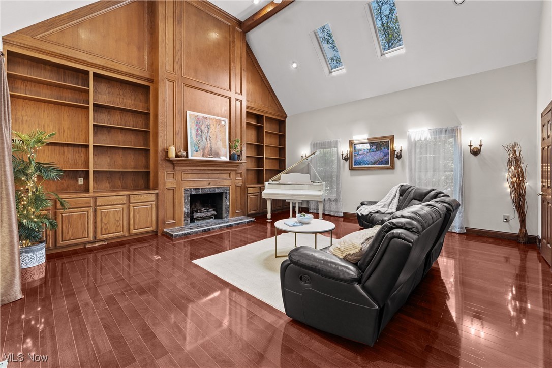 Woods/Williamsburg Ph III - Residential