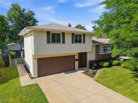 Homes For Sale - 13610 Starlite Drive<br/> Cuyahoga County, Brook Park, OH 44142