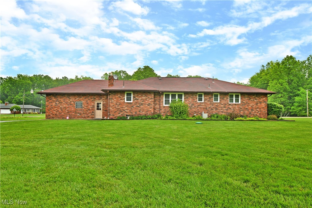 894 Bedford Road, Lowellville, Ohio image 4