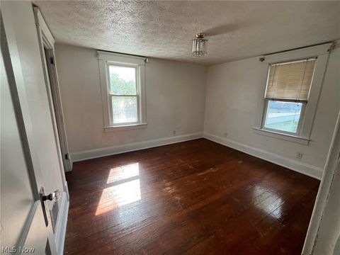 Tiny photo for 304 Lowell Avenue NE, Warren, OH 44483 (MLS # 5210591)