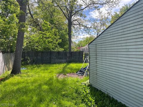 Tiny photo for 304 Lowell Avenue NE, Warren, OH 44483 (MLS # 5210591)