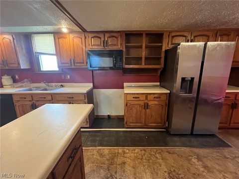 Tiny photo for 304 Lowell Avenue NE, Warren, OH 44483 (MLS # 5210591)