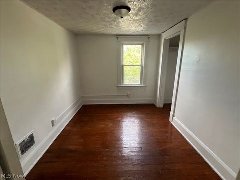 Tiny photo for 304 Lowell Avenue NE, Warren, OH 44483 (MLS # 5210591)