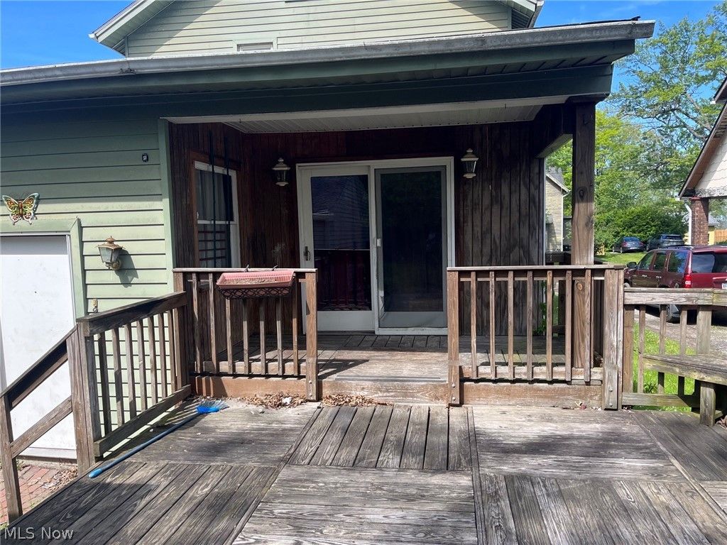 Photo of 304 Lowell Avenue NE, Warren, OH 44483 (MLS # 5210591)