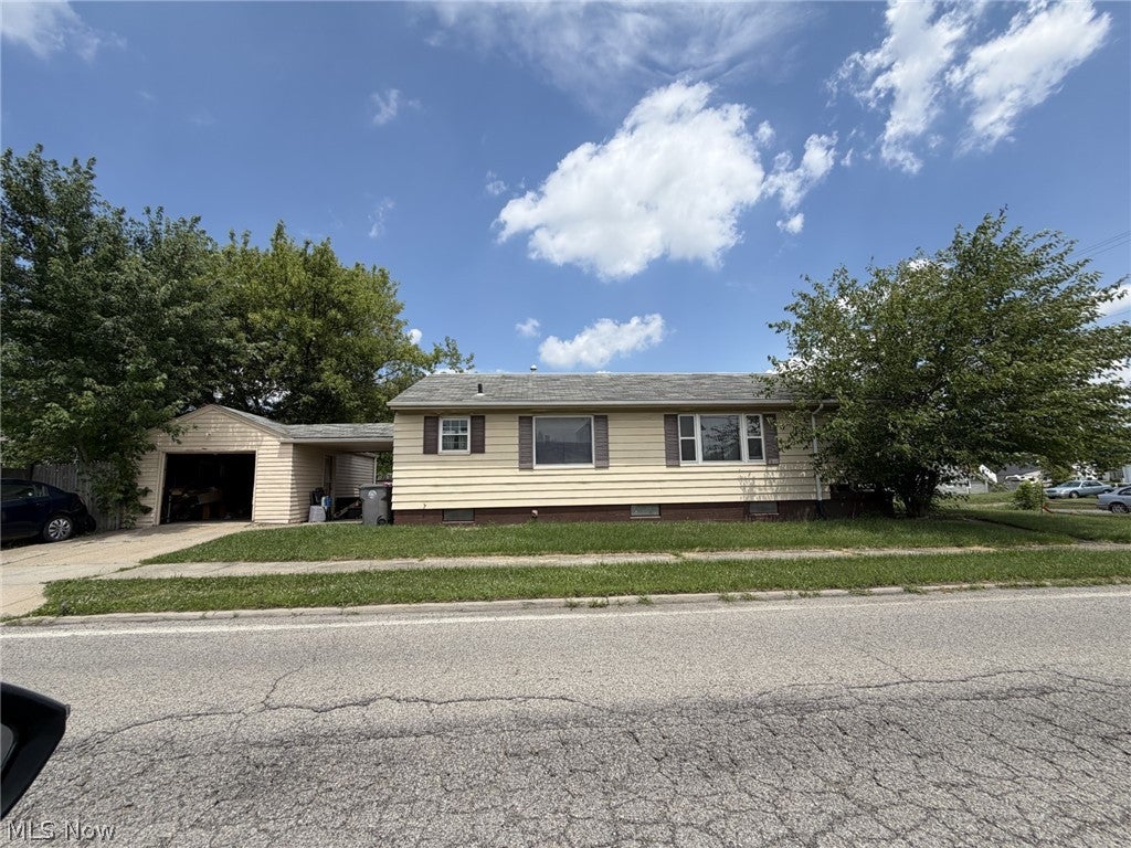 Photo of 404 N Glenellen Avenue, Youngstown, OH 44509 (MLS # 5226702)