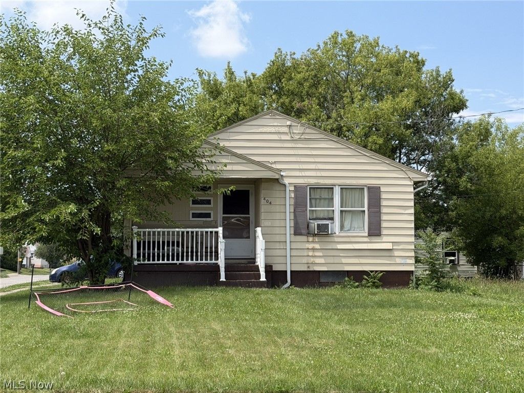 Photo of 404 N Glenellen Avenue, Youngstown, OH 44509 (MLS # 5226702)